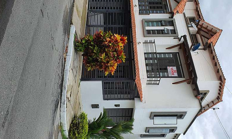 Linda Casa Esquinera...