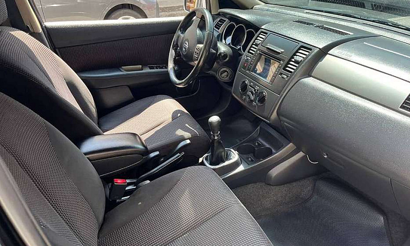Nissan Tiida Premium...