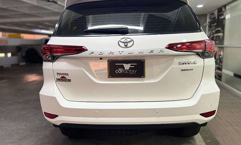 Toyota Fortuner Stre...
