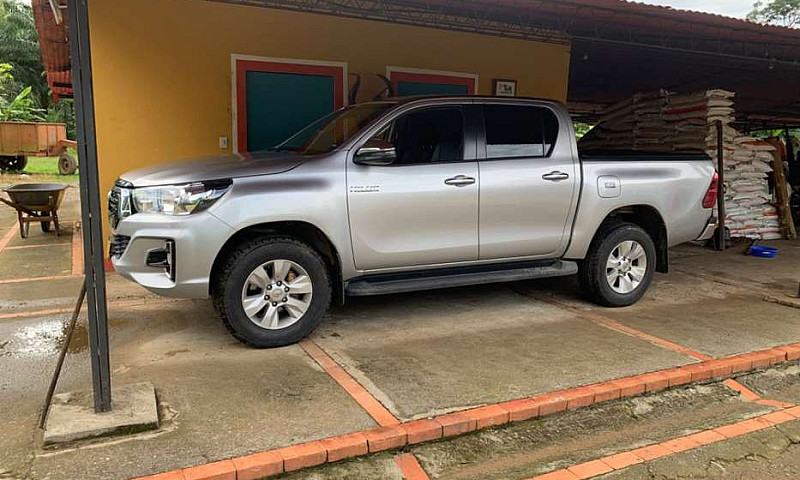 Vendo Hilux 2020...