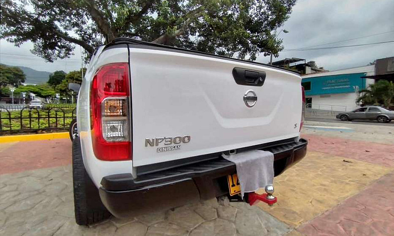 Vendo Camioneta Niss...