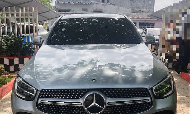 Mercedes Benz Glc300...