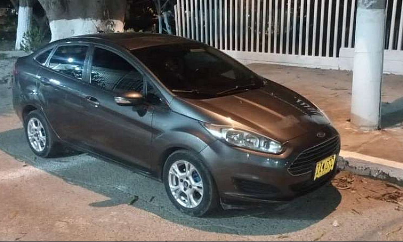 Automovil Ford Fiest...