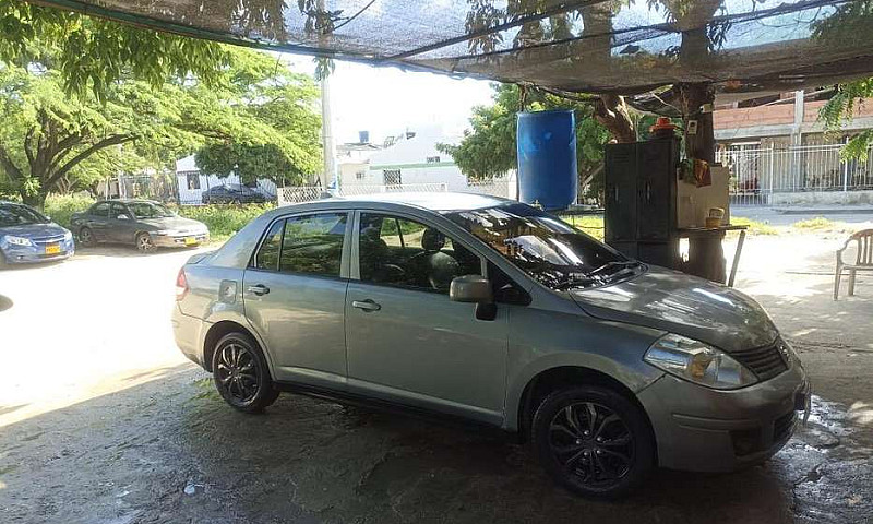 Nissan Tiida 2012...