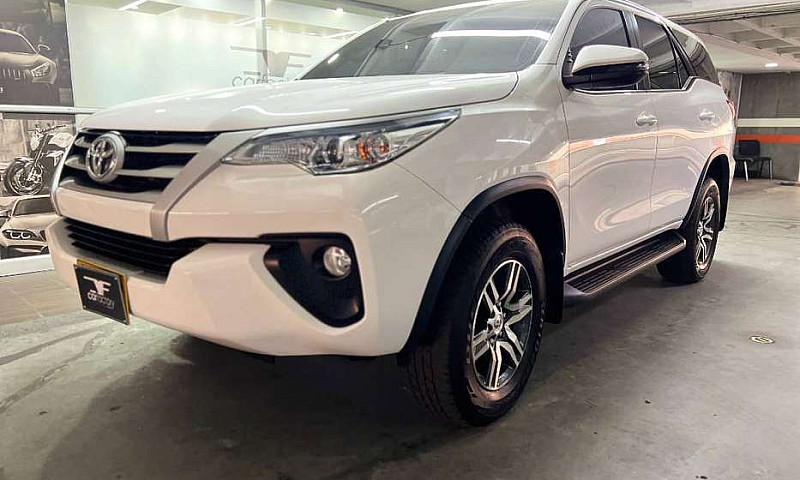 Toyota Fortuner Stre...