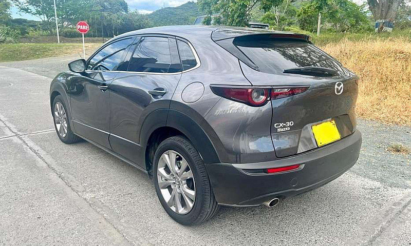 Vendo Mazda Cx30...