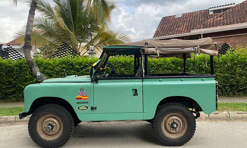 Land Rover Santana 2...
