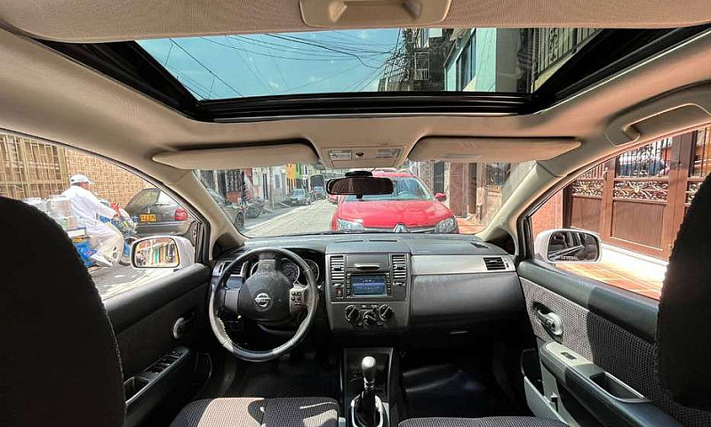 Nissan Tiida Premium...