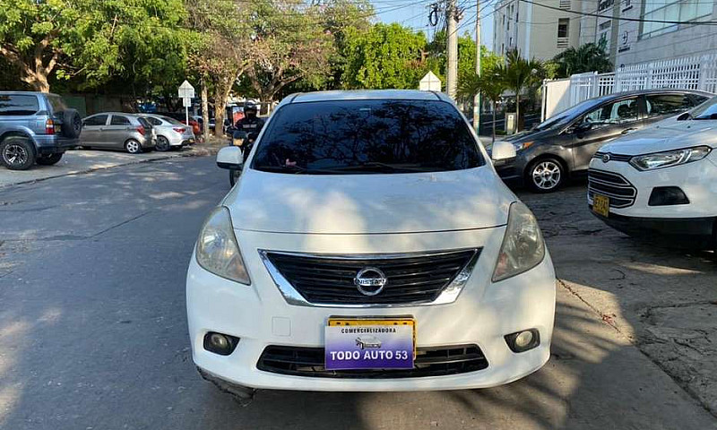 Nissan Versa Aut 201...