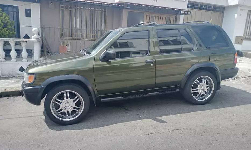 Vendo Nissan Pathfin...