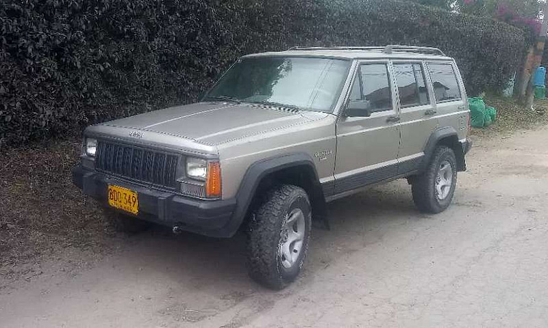 Jeep Cherokee Laredo...