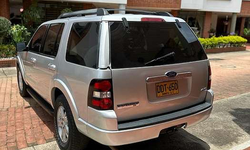 Ford Explorer Xlt 4X...