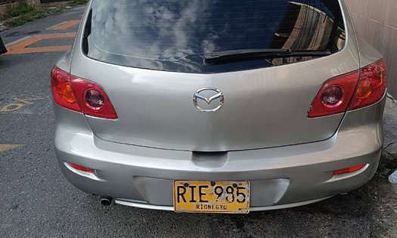 Mazda 3 Modelo 2005...