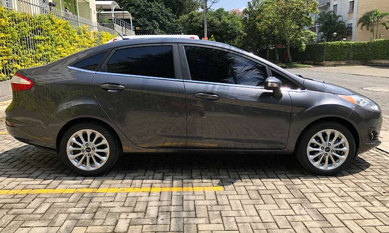 Ford Fiesta Sedan Ti...