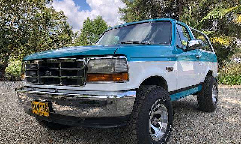 Ford Bronco Xlt At 5...