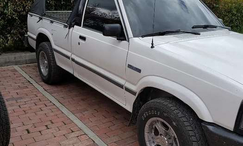 Mazda B2200 Platon...