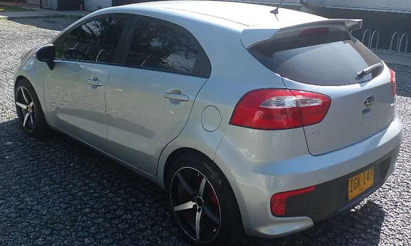 Vendo Automóvil Kia ...