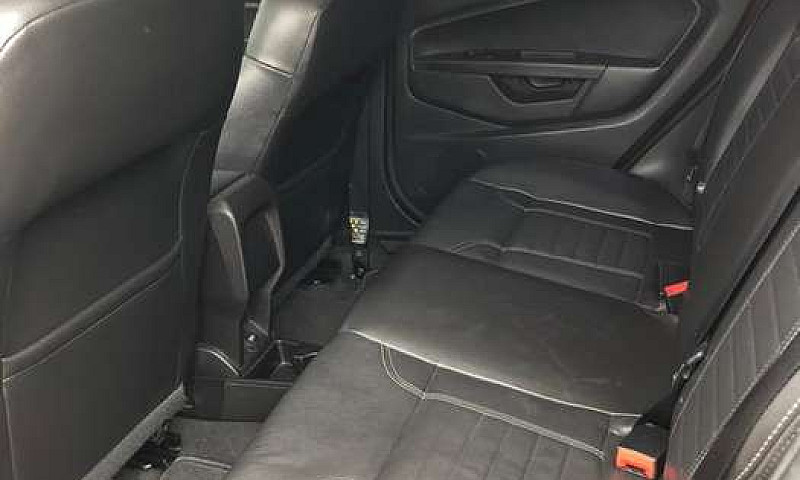 Ford Fiesta Titanium...