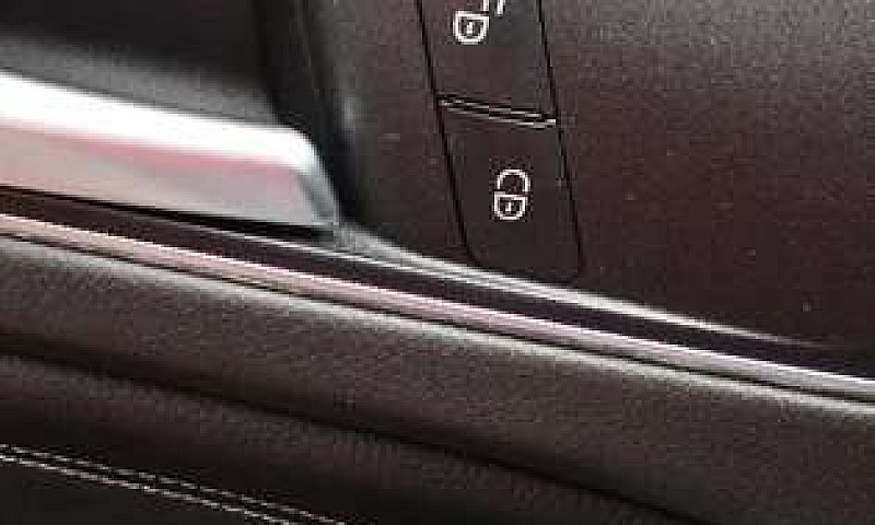 Hermosa Mercedes Gla...