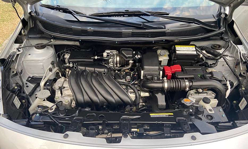 Nissan Versa Automat...