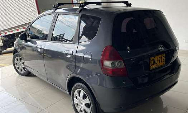 Honda Fit 2005...