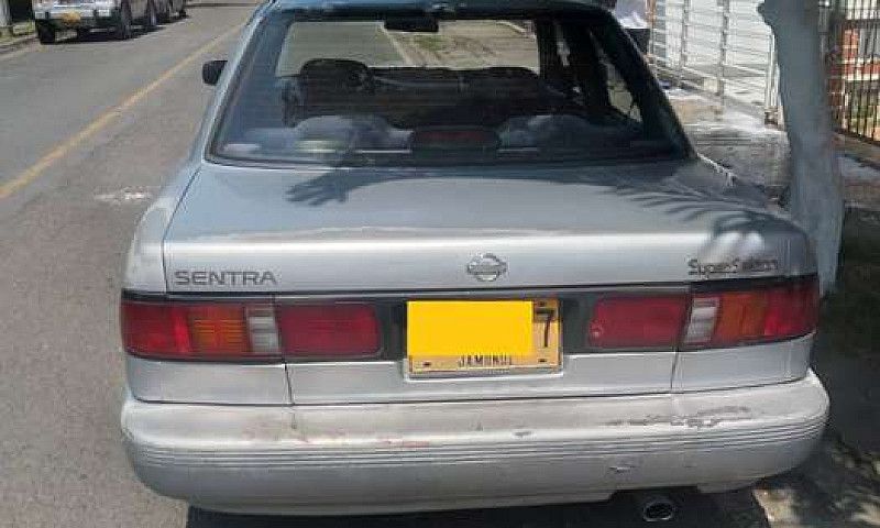 Vendo Nissan Sentra ...