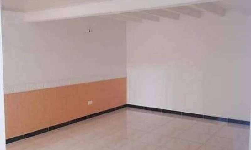 Casa Dos Pisos, Ampl...