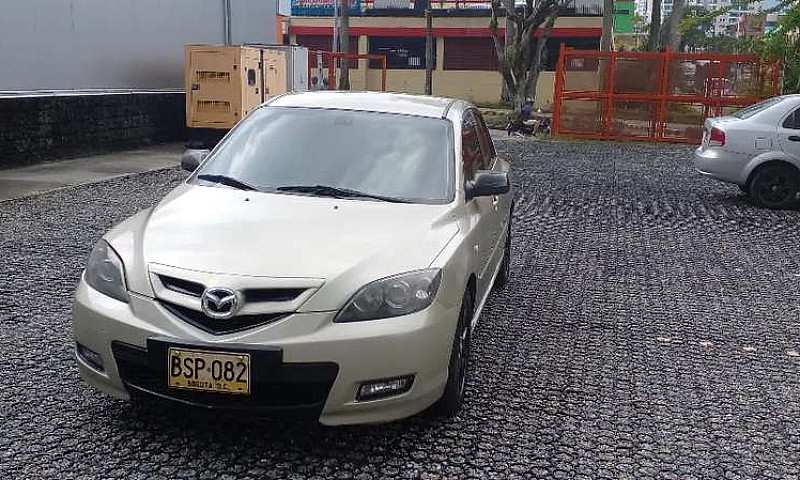 Vendo Automóvil Mazd...