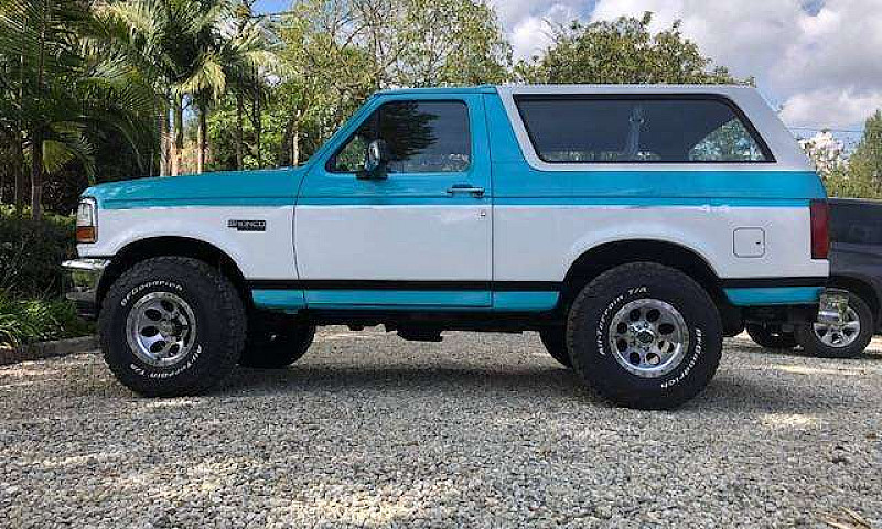 Ford Bronco Xlt At 5...