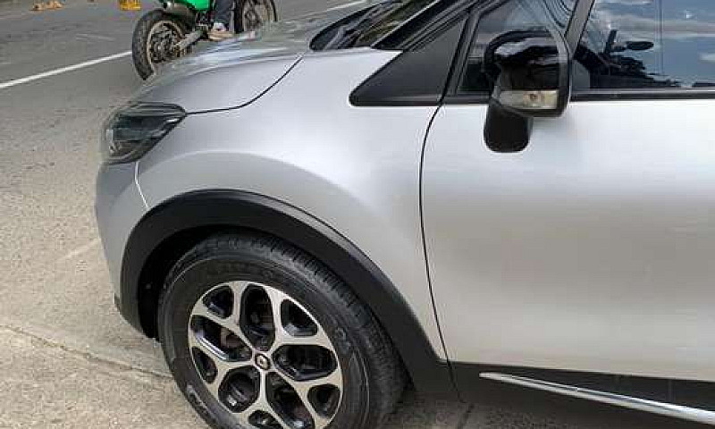 Renault Captur.  (Co...