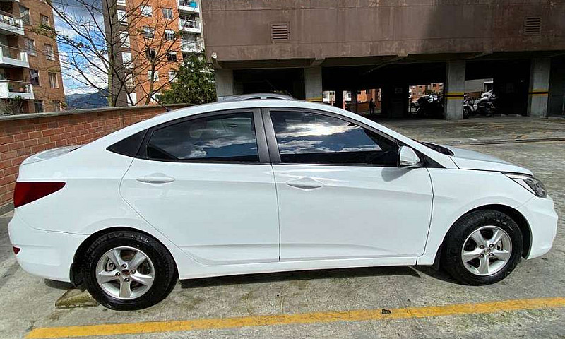 Vendo Hyundai Accent...