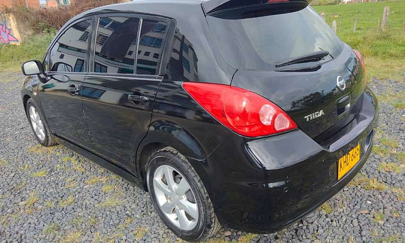 Nissan Tiida Hatchba...