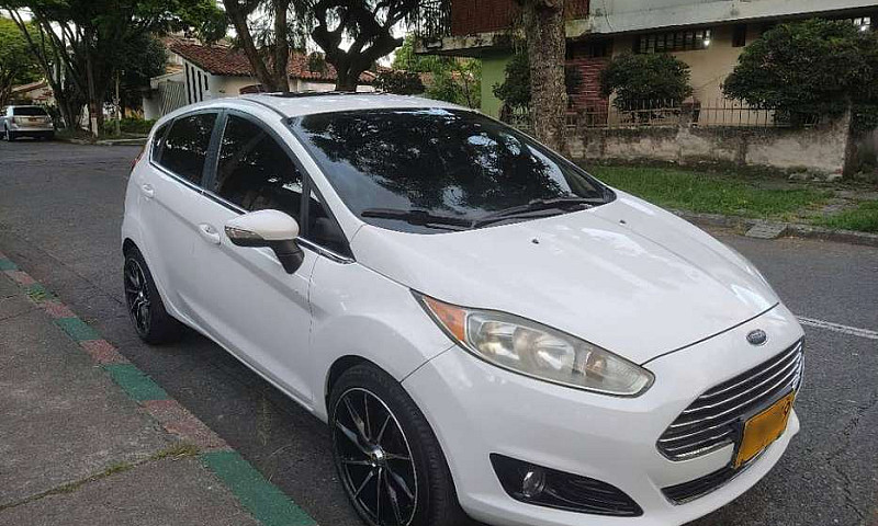 Se Vende Ford Fiesta...