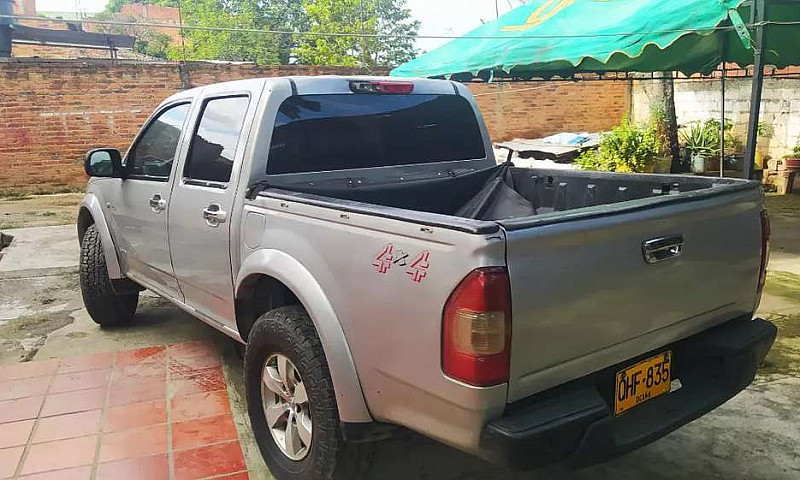 Dmax 2006 Plateada...