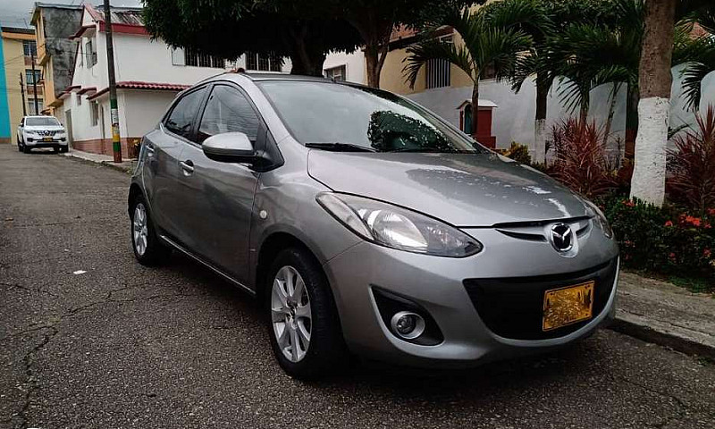 Mazda 2 - Modelo 201...