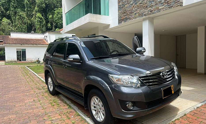 Toyota Fortuner Sr5 ...