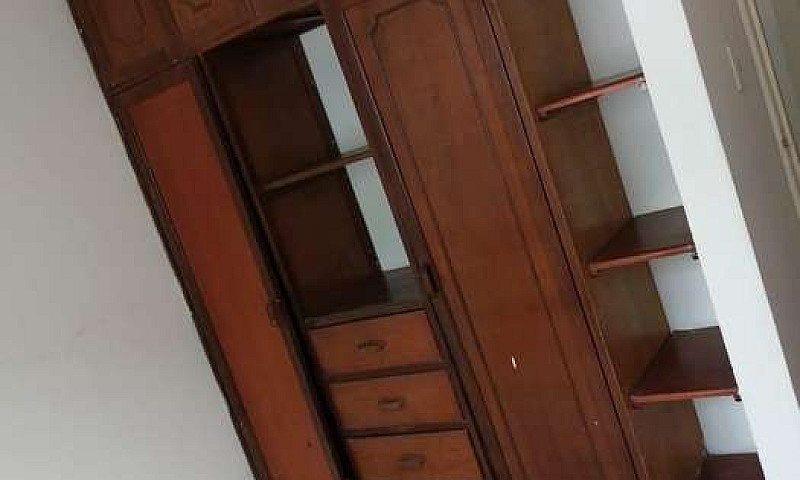 Arriendo Casa Barrio...