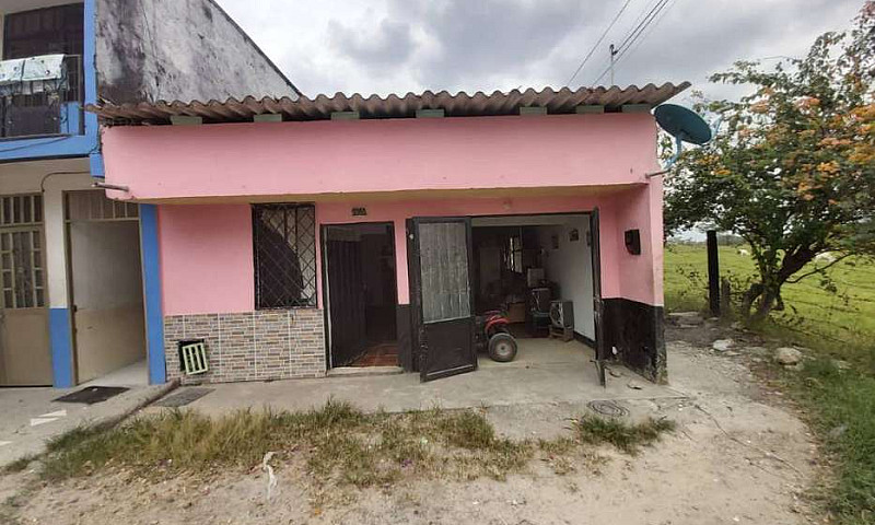 Casa De Dos Pisos Co...