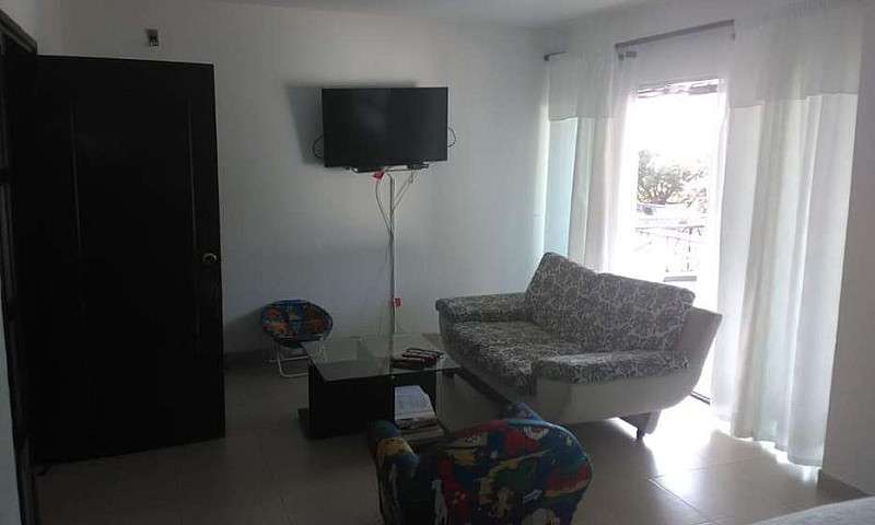Casa De Tres Pisos U...
