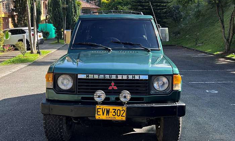 Mitsubishi  Montero ...