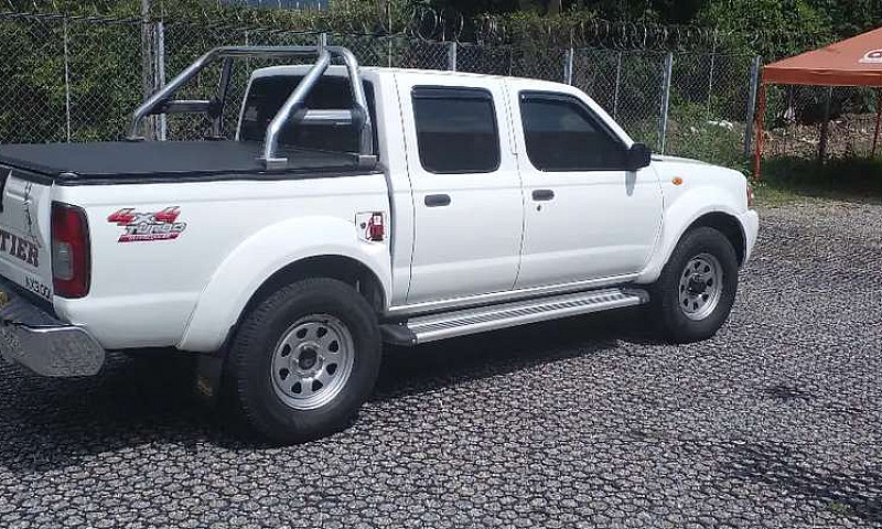 Vendo Camioneta Niss...