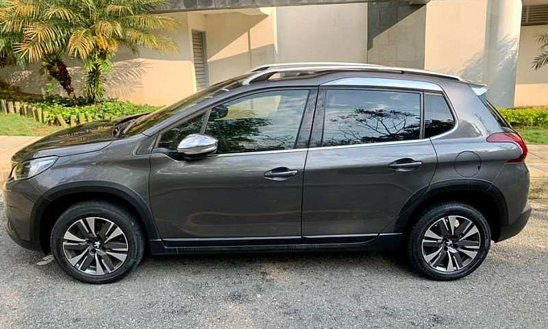 Peugeot 2008 1.2 At...