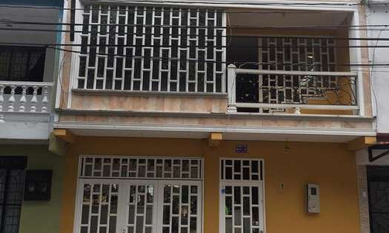 Casa De 3 Niveles En...