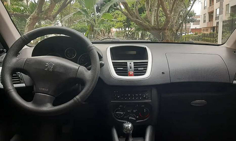 Peugeot 207 Compact ...