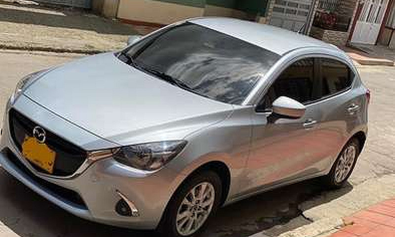 Vendo Mazda 2 2019...