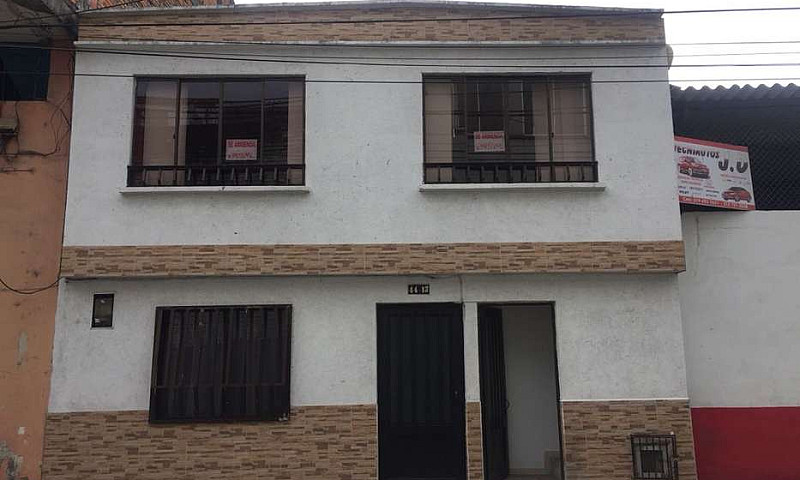Casa En Arriendo/ Ce...