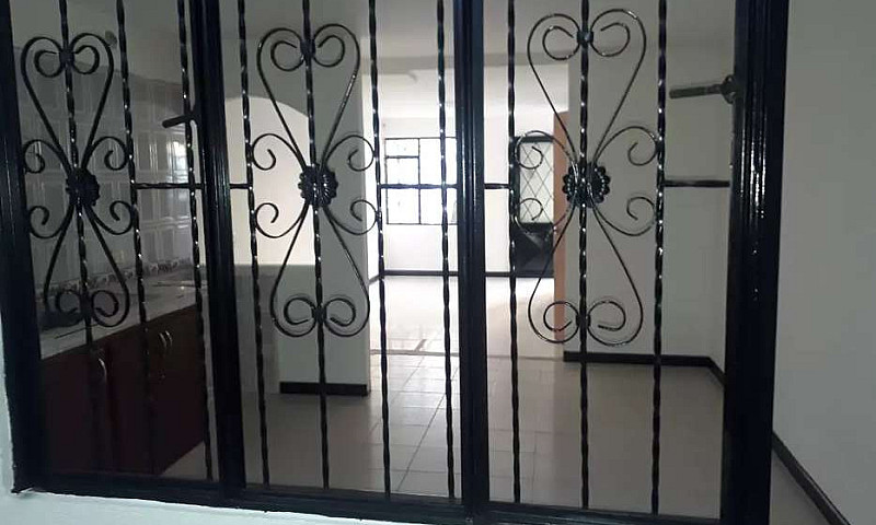 Se Vende Casa...
