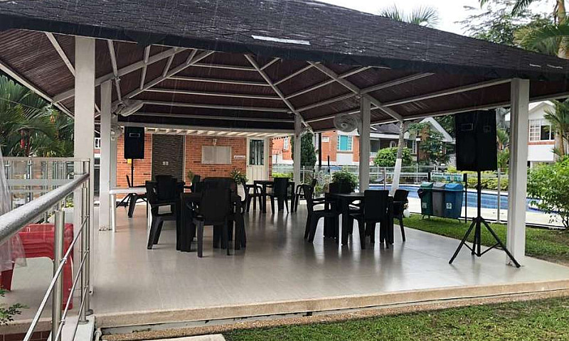 Casa En Arriendo Con...