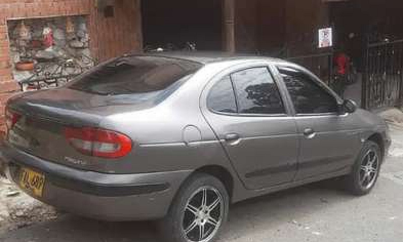 Se Vende Megane 2003...