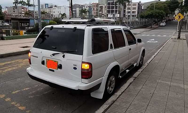 Vendo Nissan Pathfin...